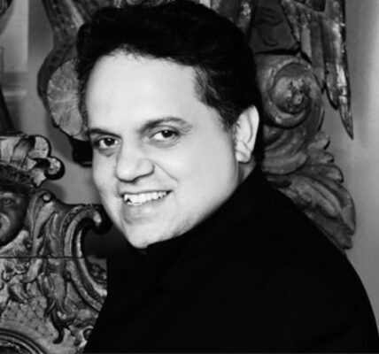 Sandeep Khosla: A Visionary Fashion Designer