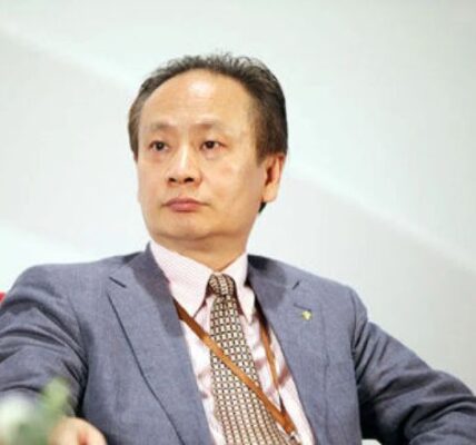 Xu Hang, co-founder of Mindray Medical International, leading innovation in global healthcare.