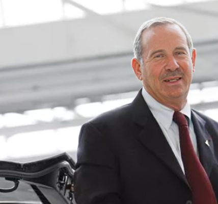 Charles Edelstenne, a key figure in aerospace, led Dassault Aviation and Systèmes, shaping innovation and industry growth for decades.