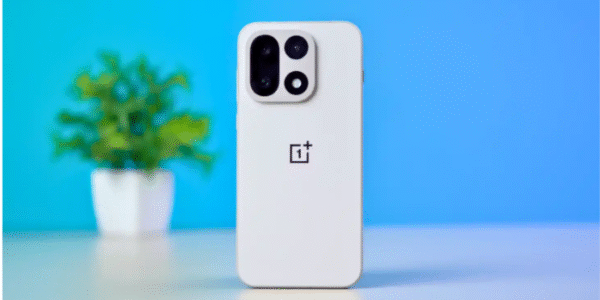 OnePlus 15 flagship smartphone showing design and display