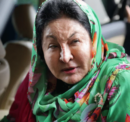 Rosmah Mansor departs the Kuala Lumpur High Court after proceedings