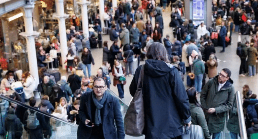 New Year’s Eve travel plans disrupted as Eurostar services face widespread cancellations.