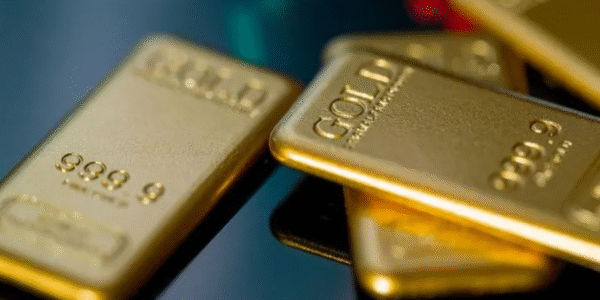 Gold bars reflect rising safe-haven demand after geopolitical tensions increase following Nicolás Maduro’s detention.